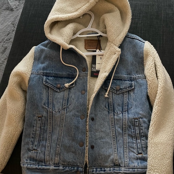 SOLD***** Levi’s jacket size small - Picture 1 of 2